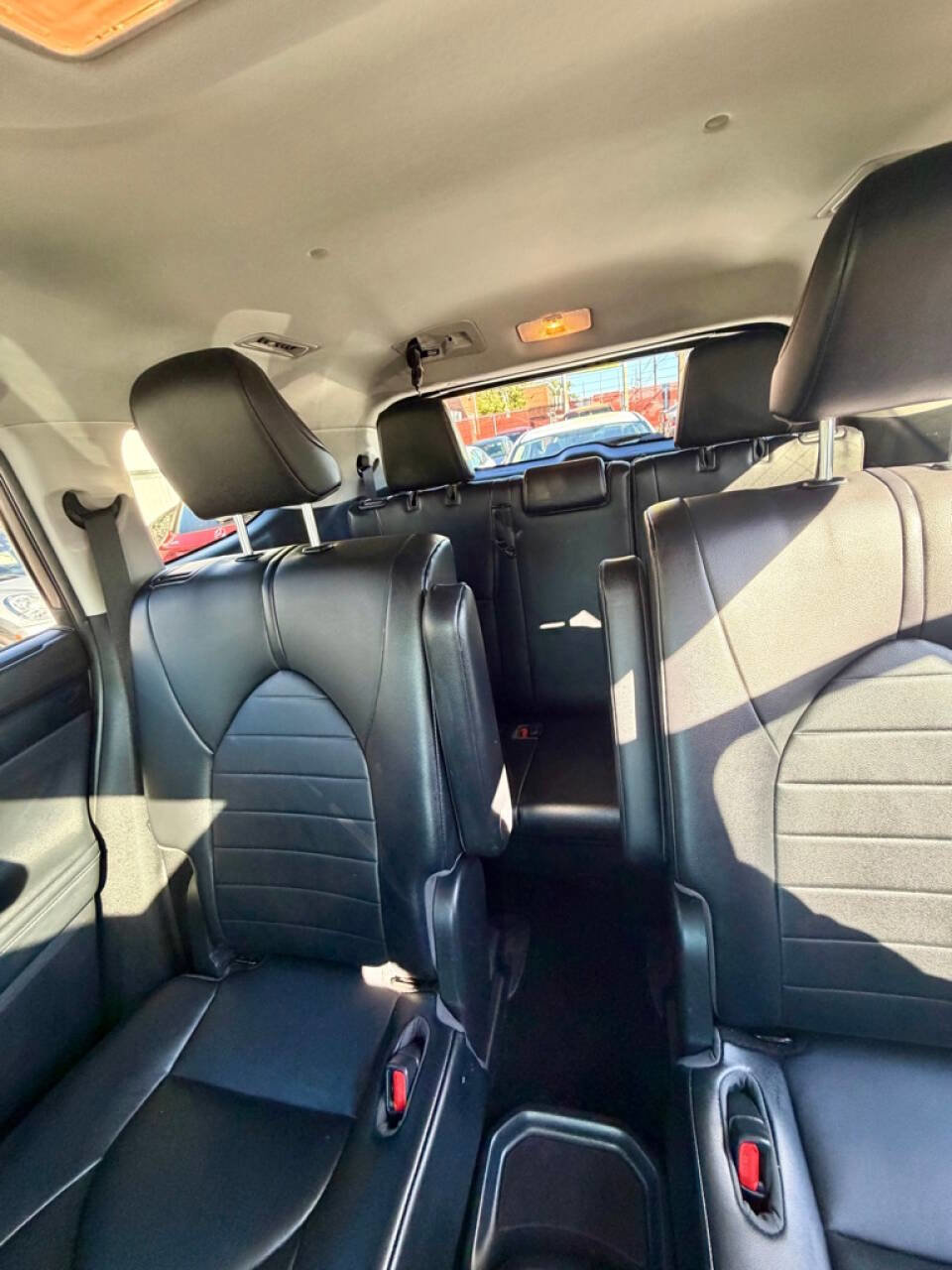 Used 2021 Toyota Highlander XLE AWD/4WD image 9