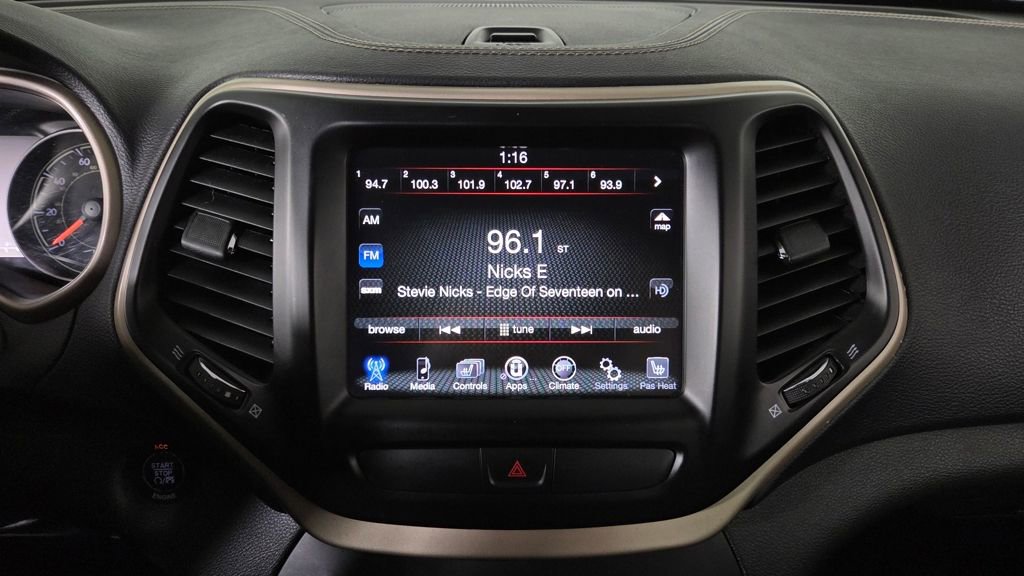 Used 2015 Jeep Cherokee Limited image 22