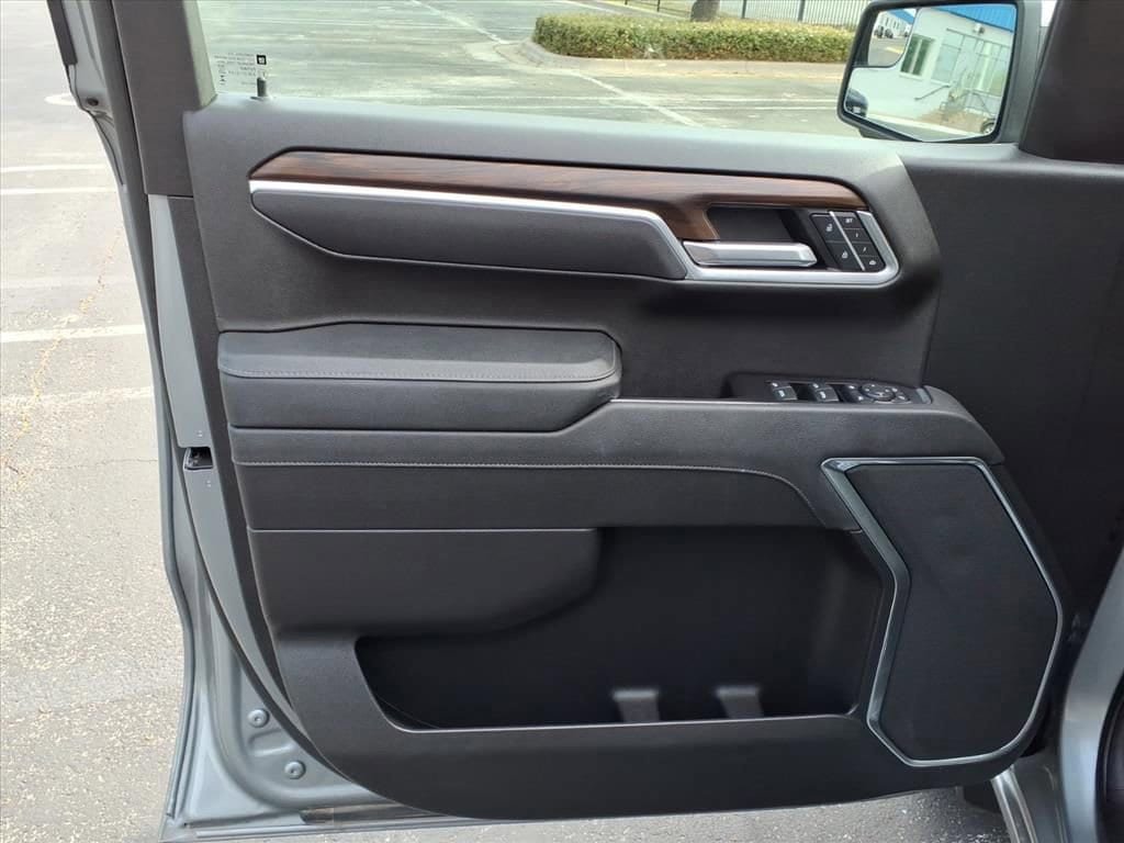 Used 2025 GMC Sierra 1500 SLT RWD image 14