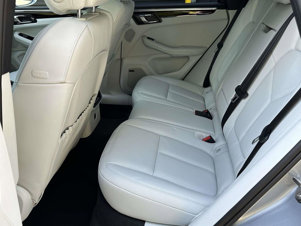 Certified 2025 Porsche Macan S AWD/4WD image 12