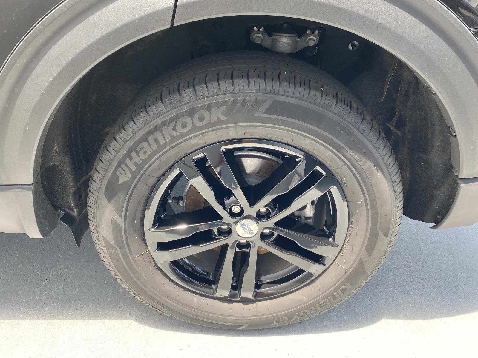 Used 2023 Ford Explorer XLT w/ Equipment Group 202A AWD/4WD image 11