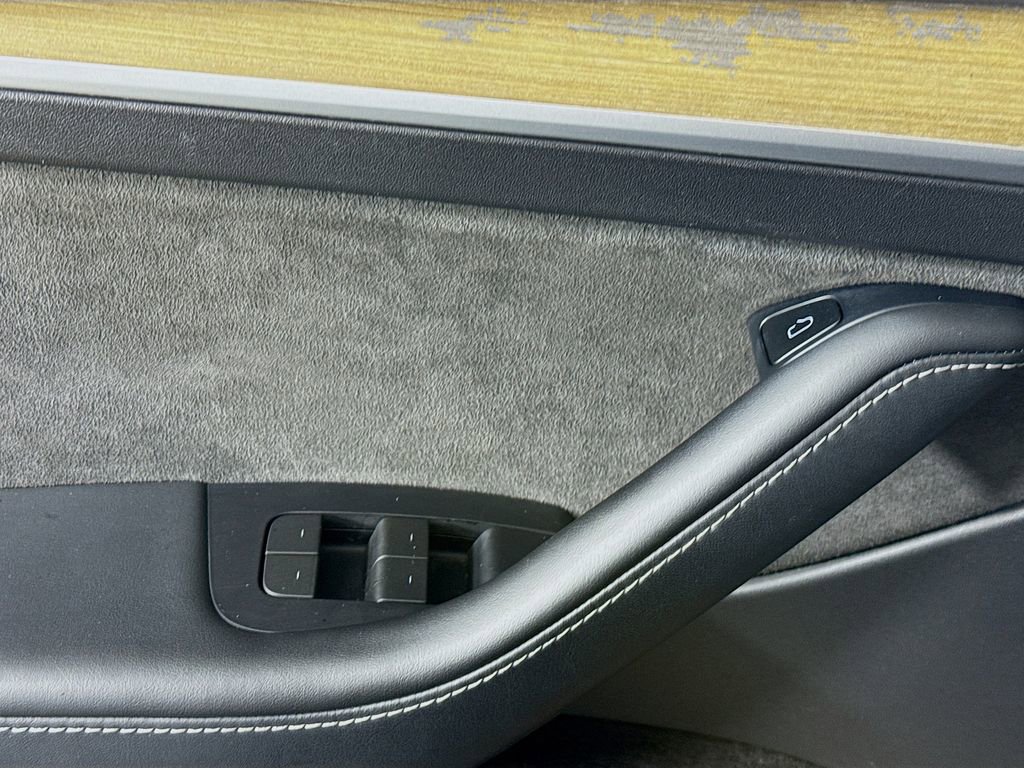 Used 2023 Tesla Model Y Long Range image 19