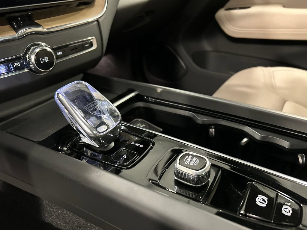 Used 2026 Volvo XC60 B5 Plus w/ Protection Package Premier AWD/4WD image 19