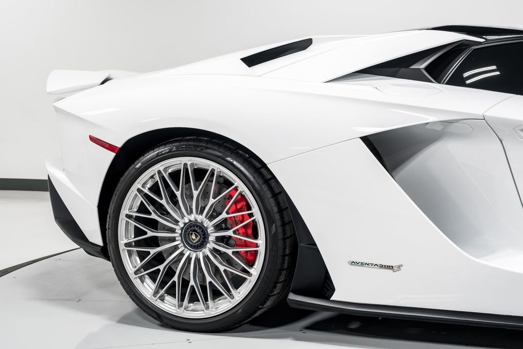 Used 2018 Lamborghini Aventador S image 54
