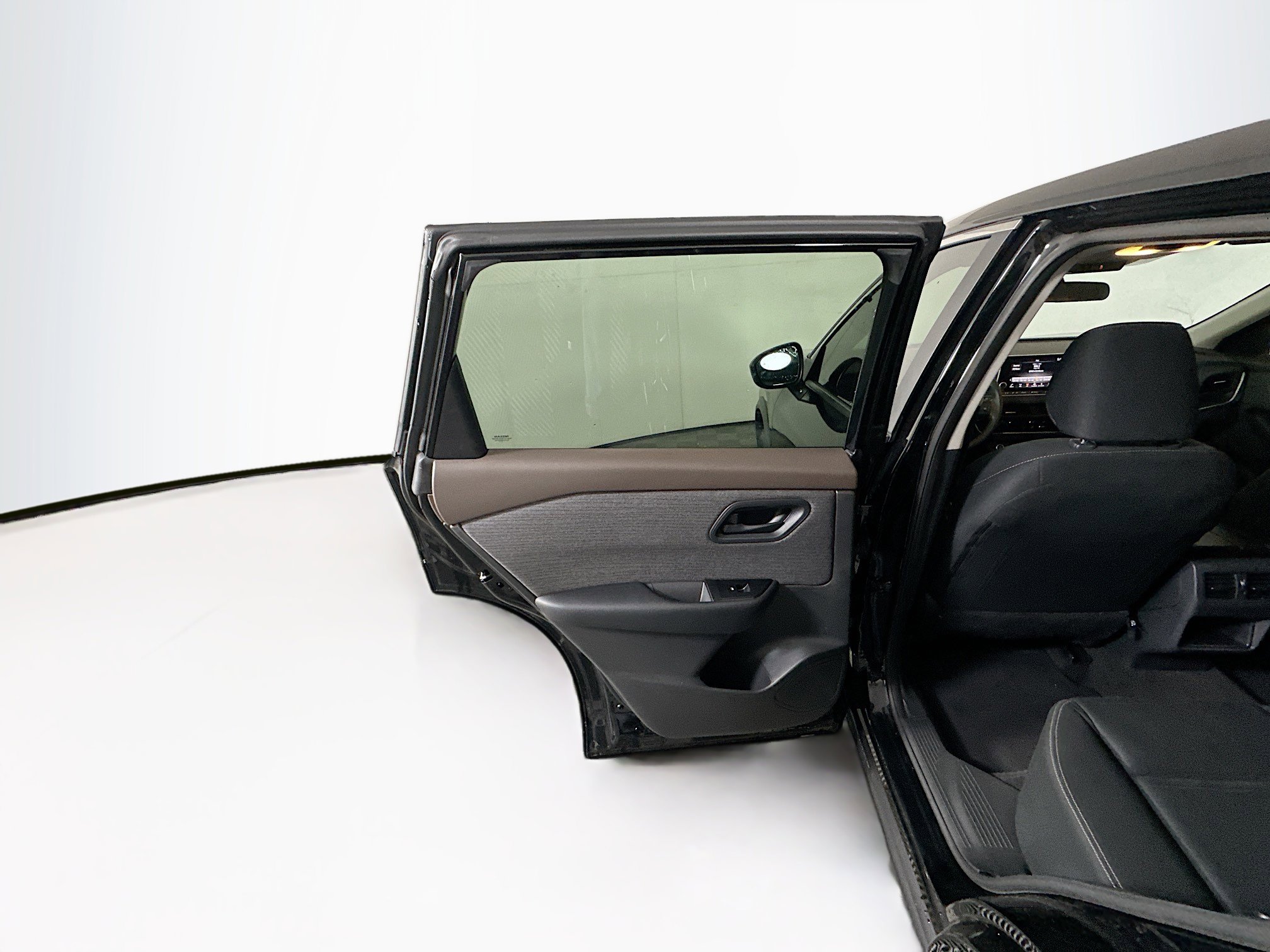 Used 2023 Nissan Rogue S image 26