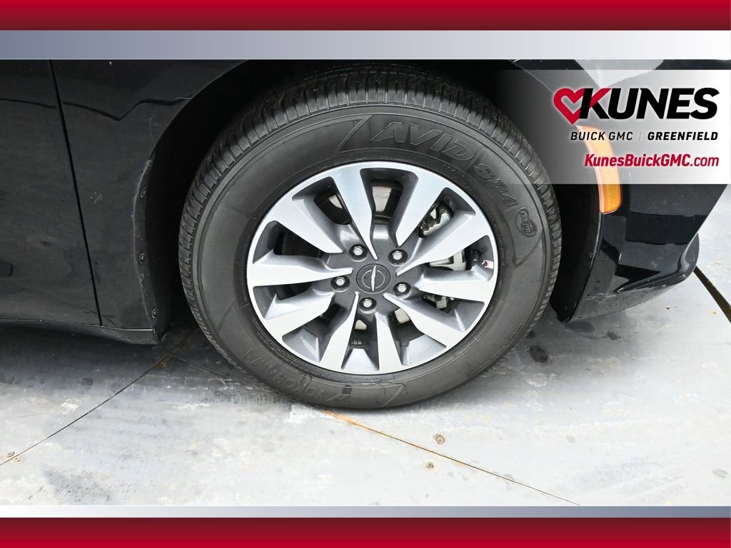 Used 2024 Chrysler Pacifica Select FWD image 17