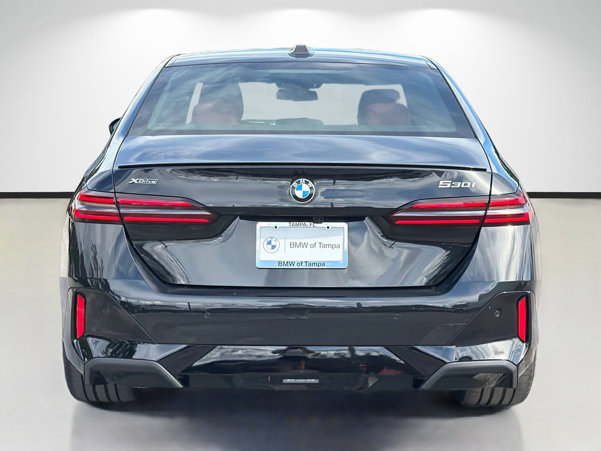New 2027 BMW 530i xDrive w/ M Sport Package AWD/4WD image 4