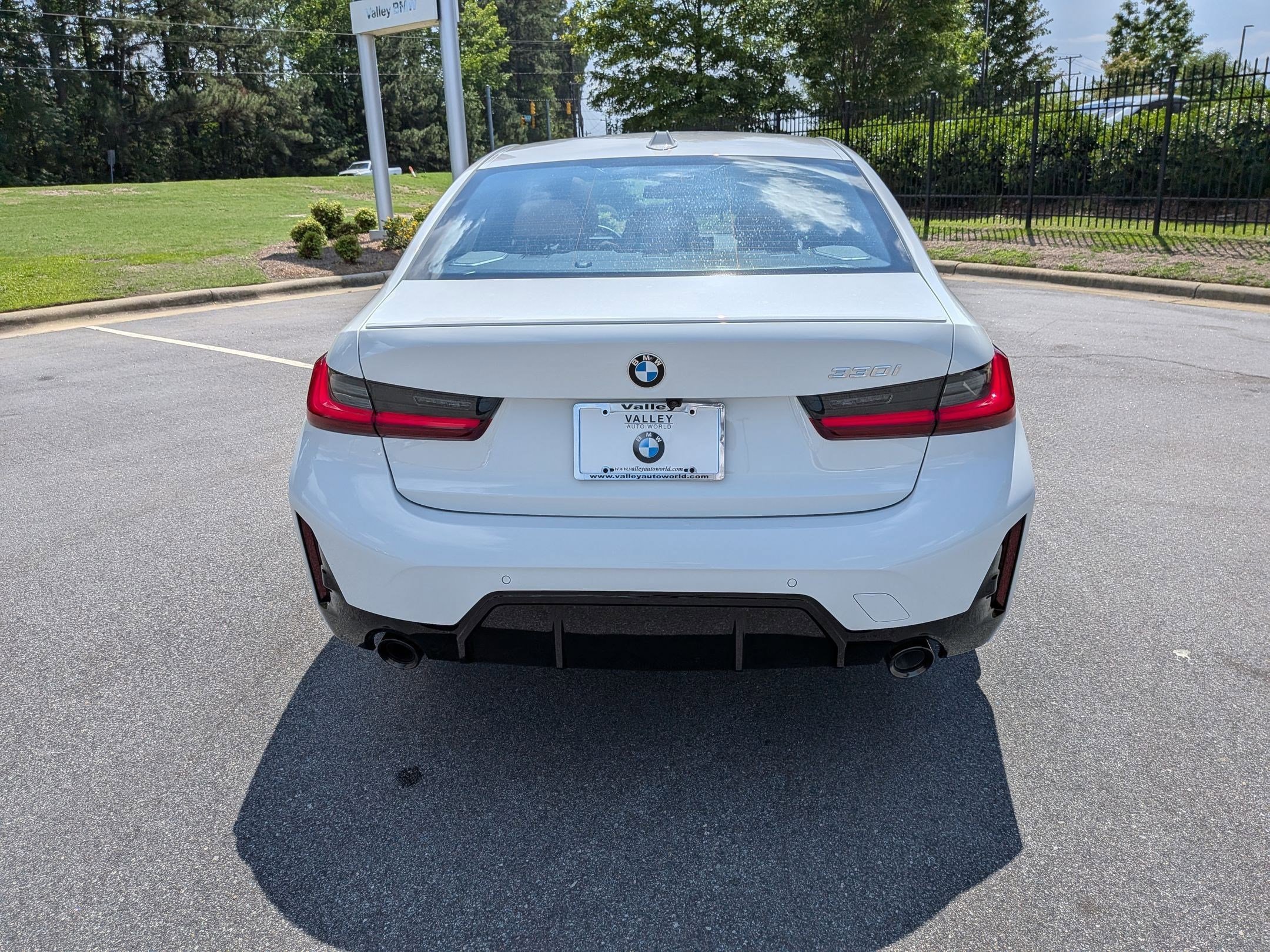 New 2026 BMW 330i Sedan w/ M Sport Package RWD image 4