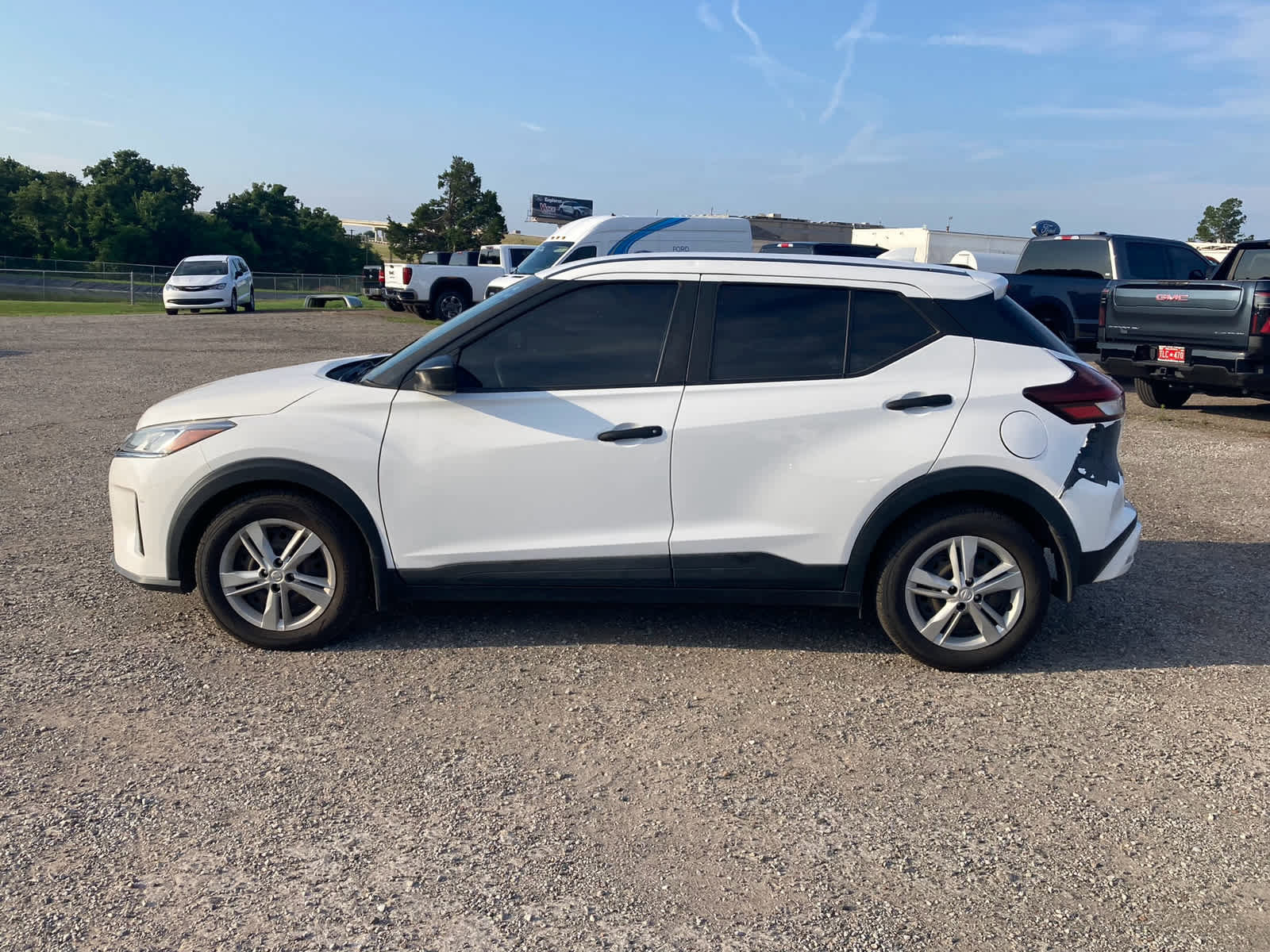 Used 2022 Nissan Kicks S FWD image 2