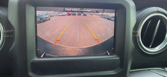 Used 2018 Jeep Wrangler Unlimited Sahara AWD/4WD image 22