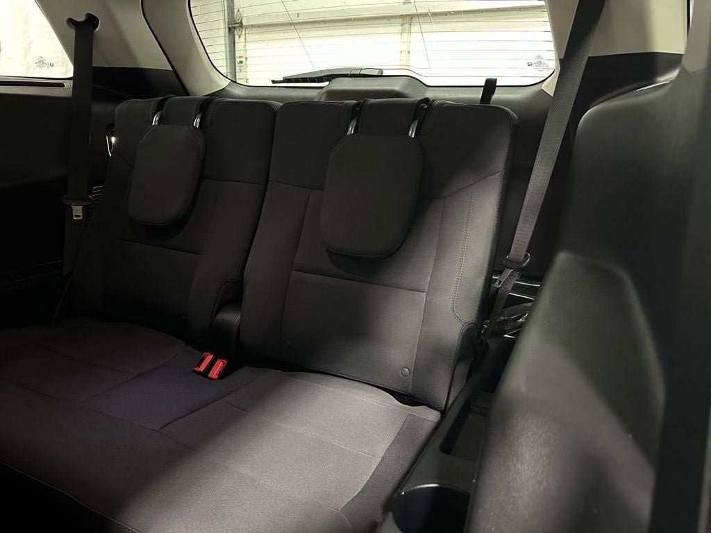 Used 2025 Ford Explorer Active AWD/4WD image 45