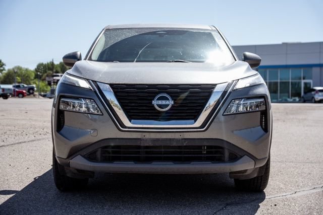 Used 2023 Nissan Rogue SV FWD image 2