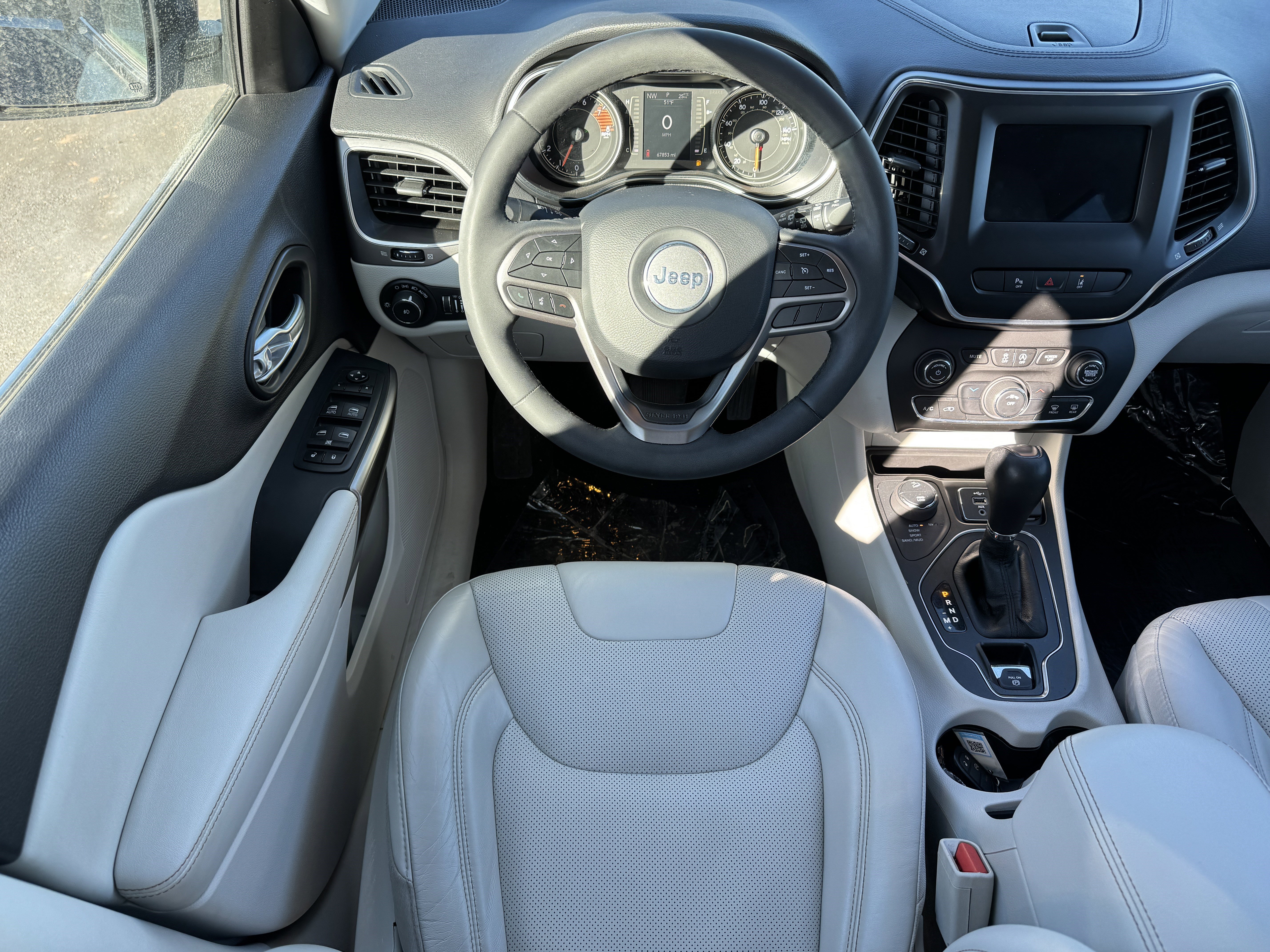 Used 2021 Jeep Cherokee Latitude Lux w/ Trailer Tow Group image 16