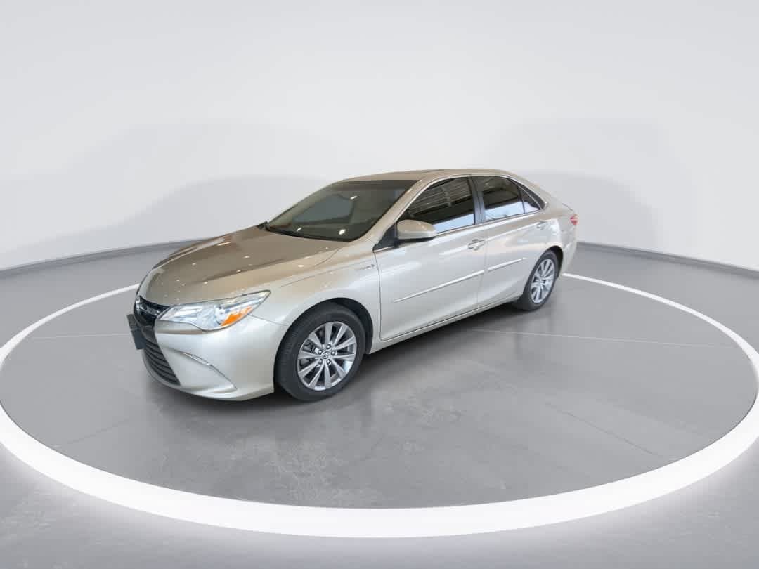 Used 2015 Toyota Camry XLE w/ Moonroof Package FWD image 4