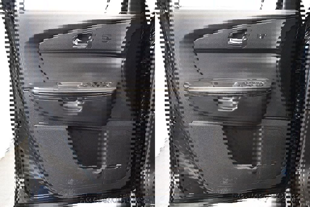 Used 2011 GMC Acadia Denali image 7