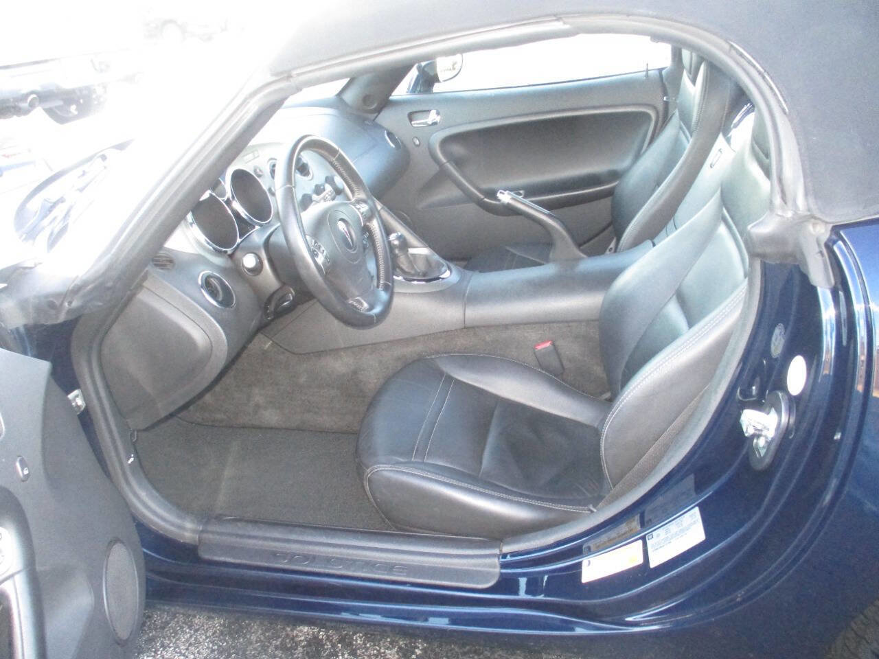Used 2008 Pontiac Solstice Convertible w/ Premium Package RWD image 10