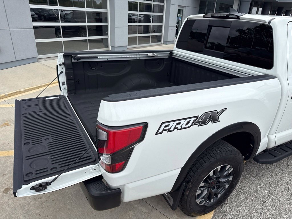 Used 2024 Nissan Titan PRO-4X w/ Pro-4x Convenience Package AWD/4WD image 16