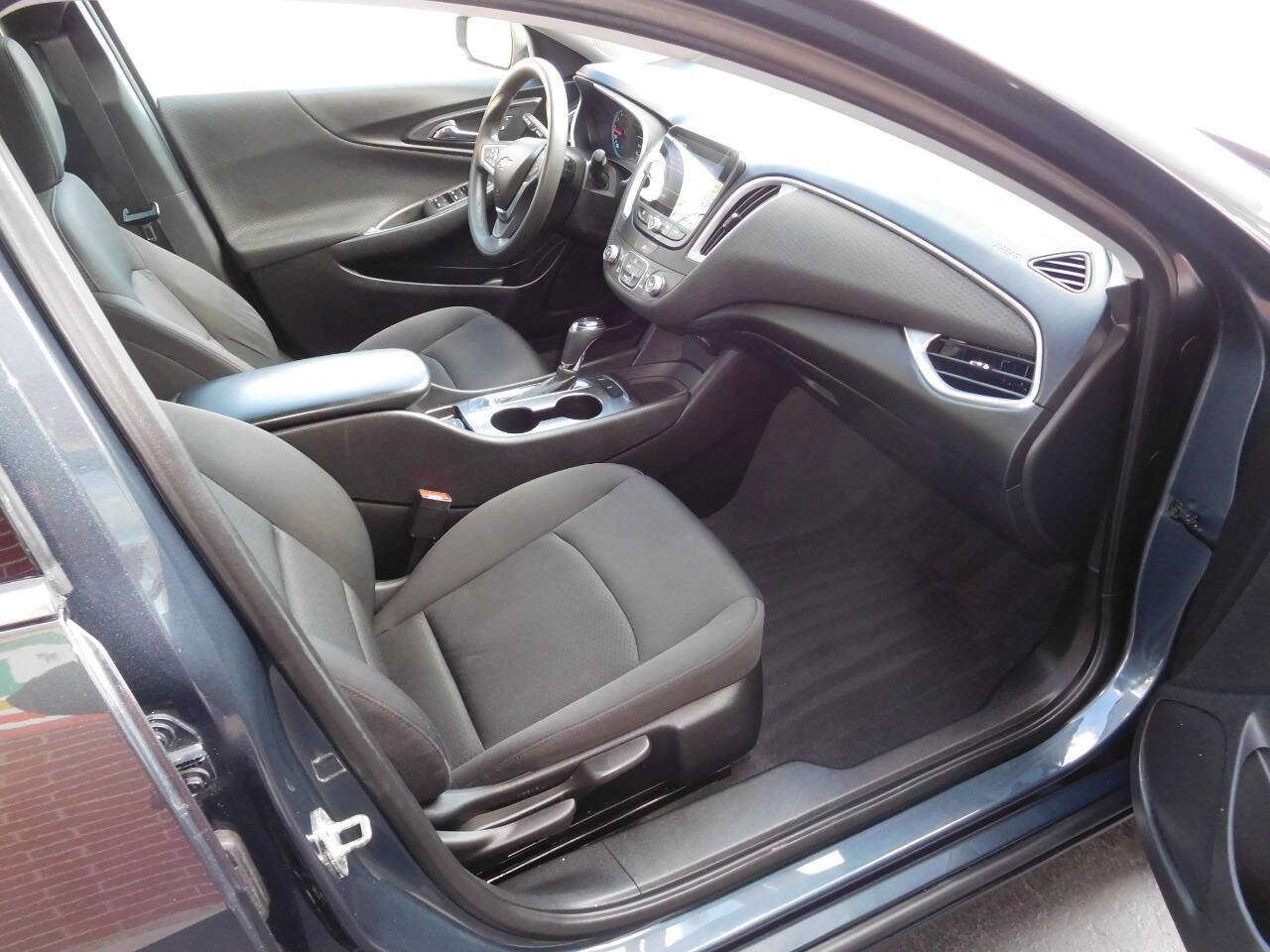 Used 2019 Chevrolet Malibu LS image 5
