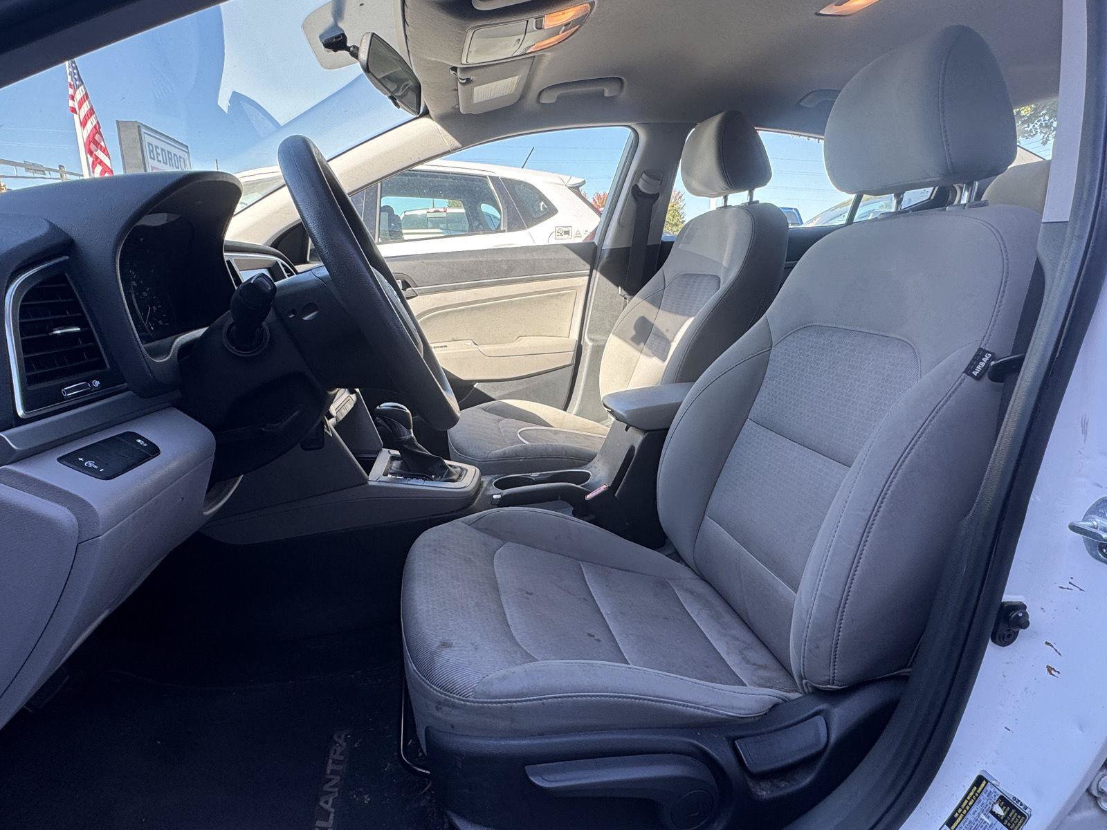 Used 2017 Hyundai Elantra SE FWD image 4