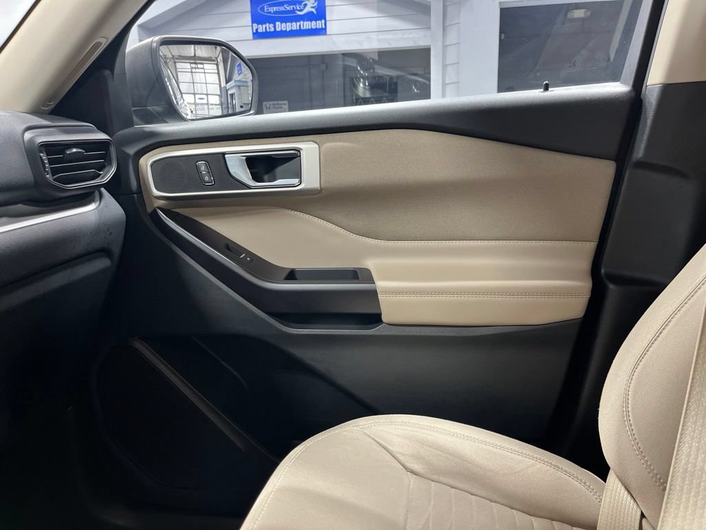 Used 2020 Ford Explorer XLT w/ Comfort Package AWD/4WD image 16