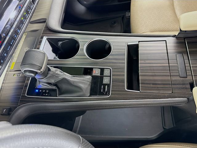 Used 2023 Toyota Sienna Limited image 19