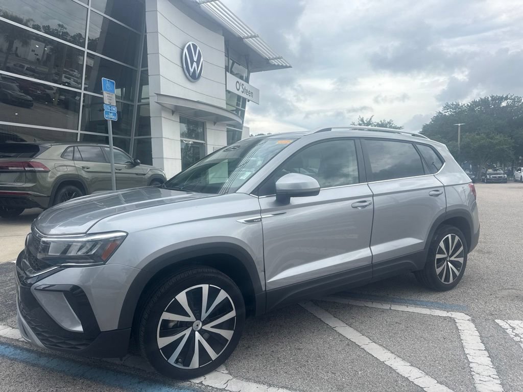 Certified 2023 Volkswagen Taos SE FWD image 1