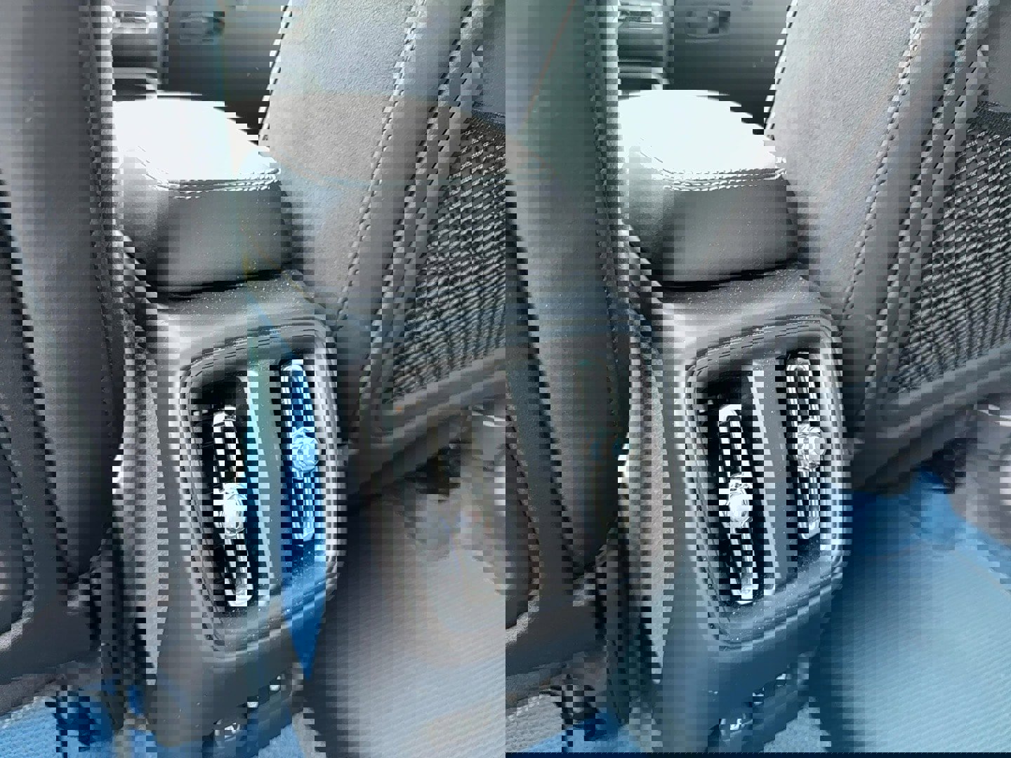 Certified 2023 Volvo C40 P8 Recharge Ultimate image 14