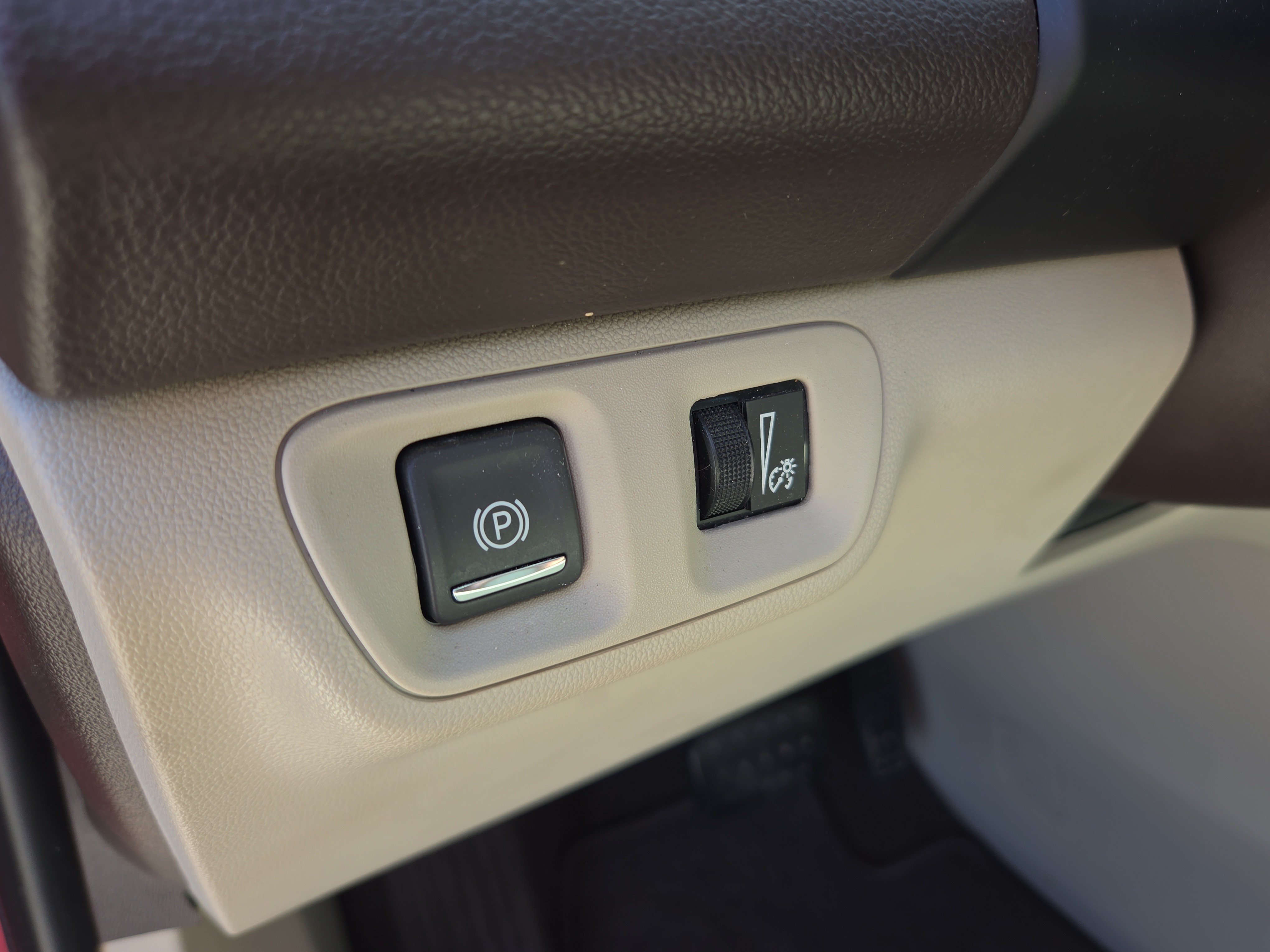 Used 2019 GMC Acadia Denali w/ Technology Package FWD image 18