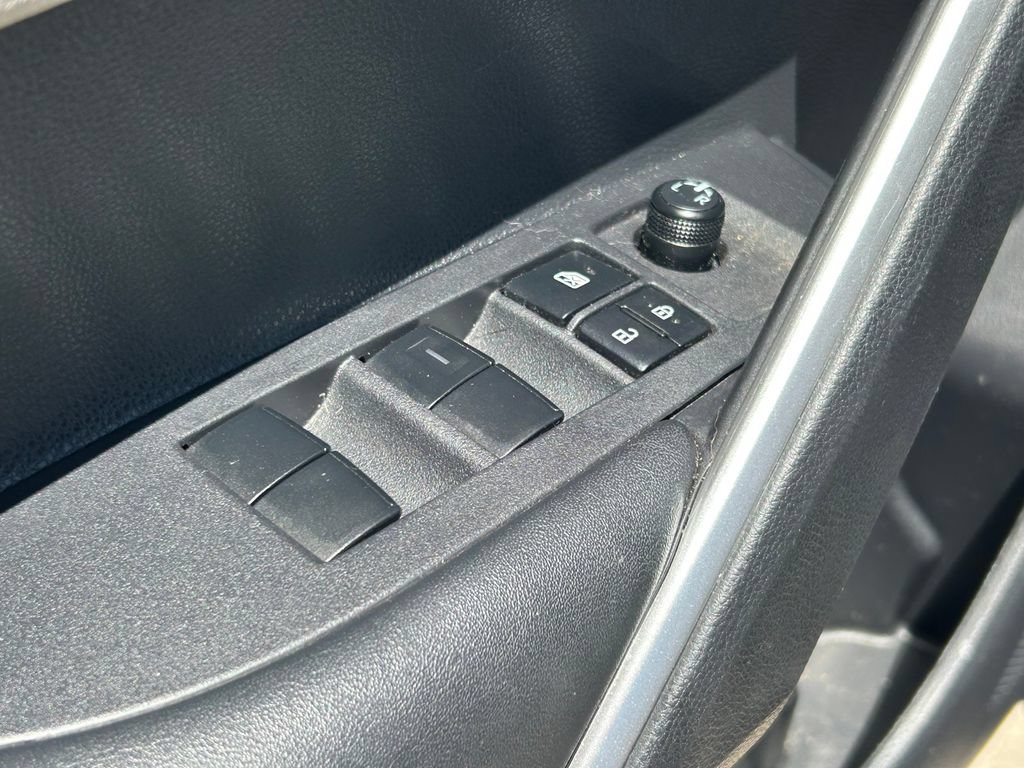 Used 2024 Toyota Corolla Cross LE FWD image 22