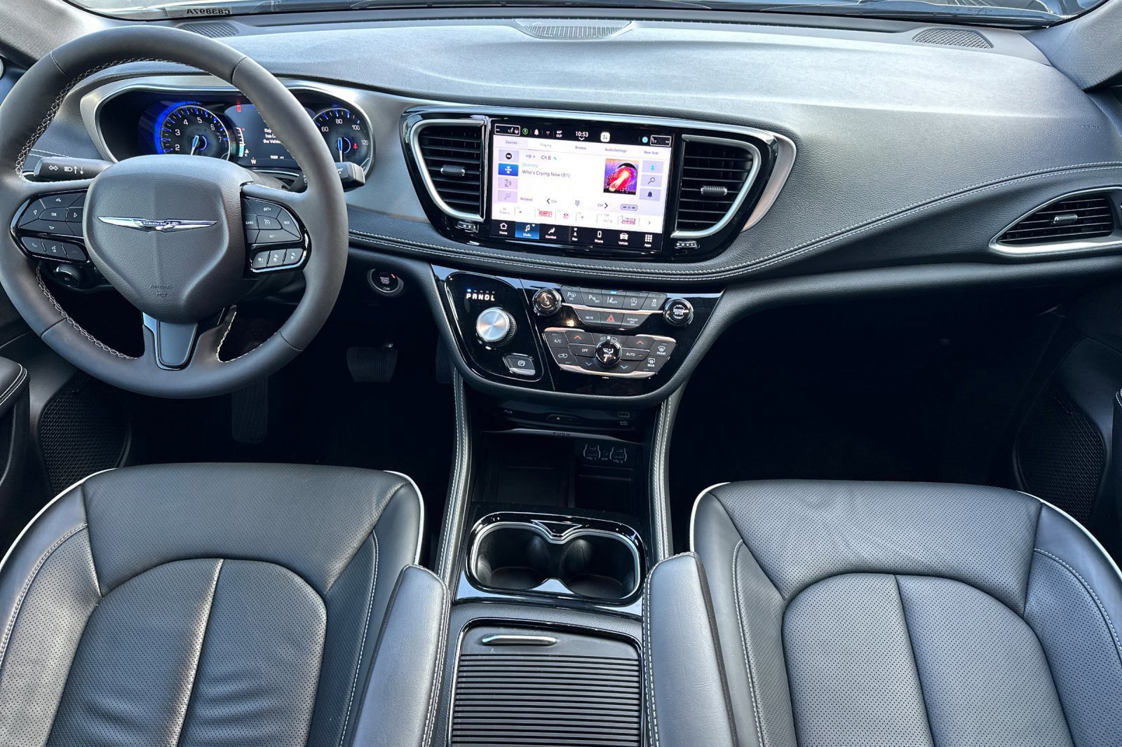 Used 2024 Chrysler Pacifica Limited w/ Uconnect Theater Family Group image 13