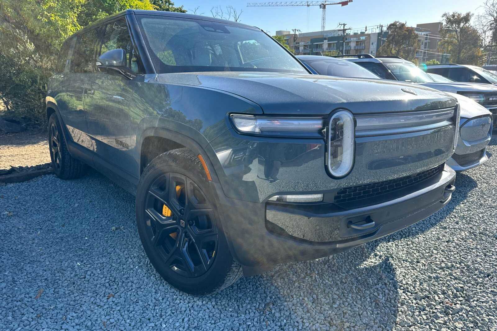 Used 2026 Rivian R1S Premium AWD/4WD image 2