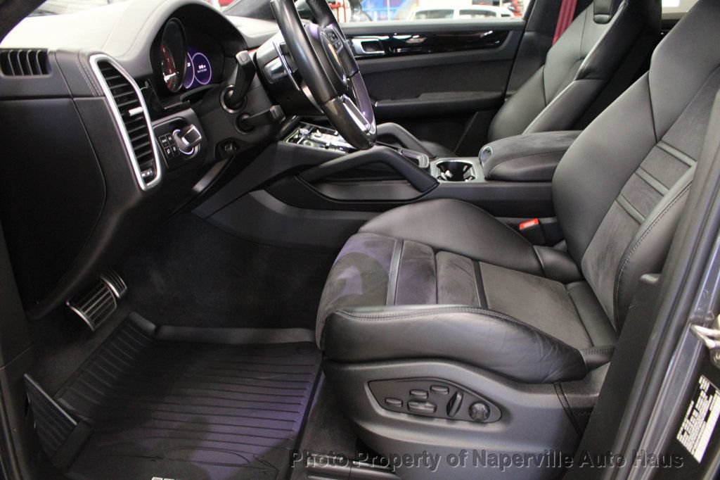 Used 2023 Porsche Cayenne GTS w/ Premium Package AWD/4WD image 12