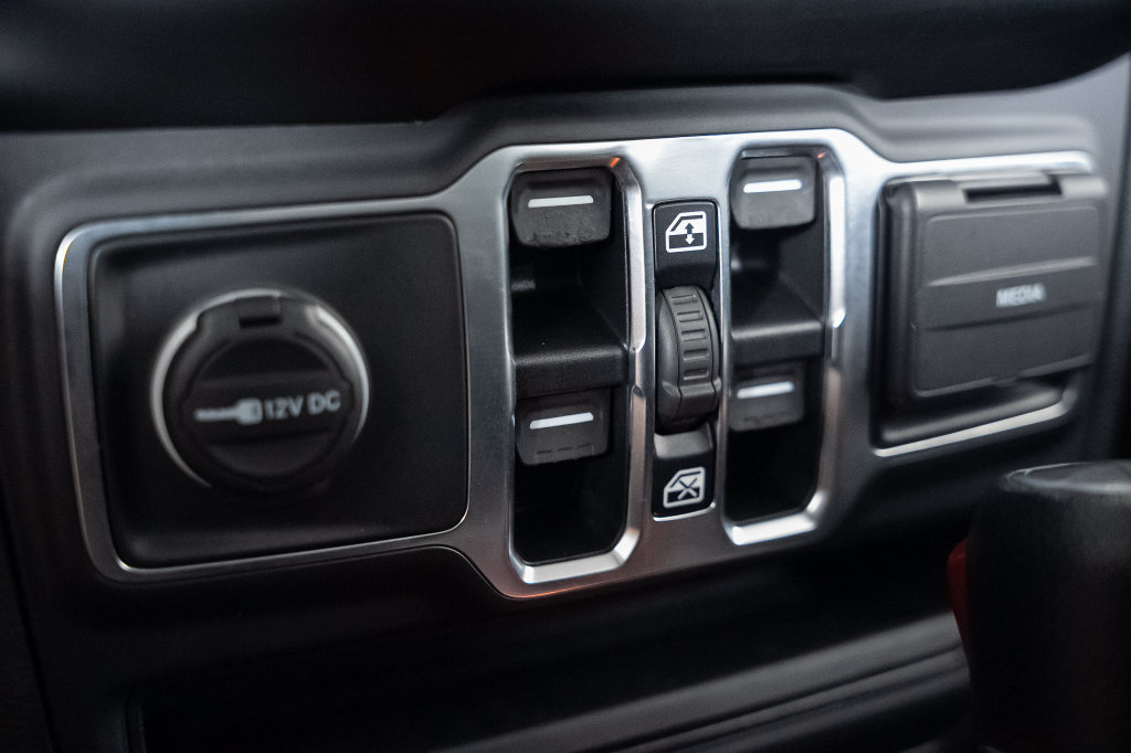 Used 2021 Jeep Gladiator Sport AWD/4WD image 34
