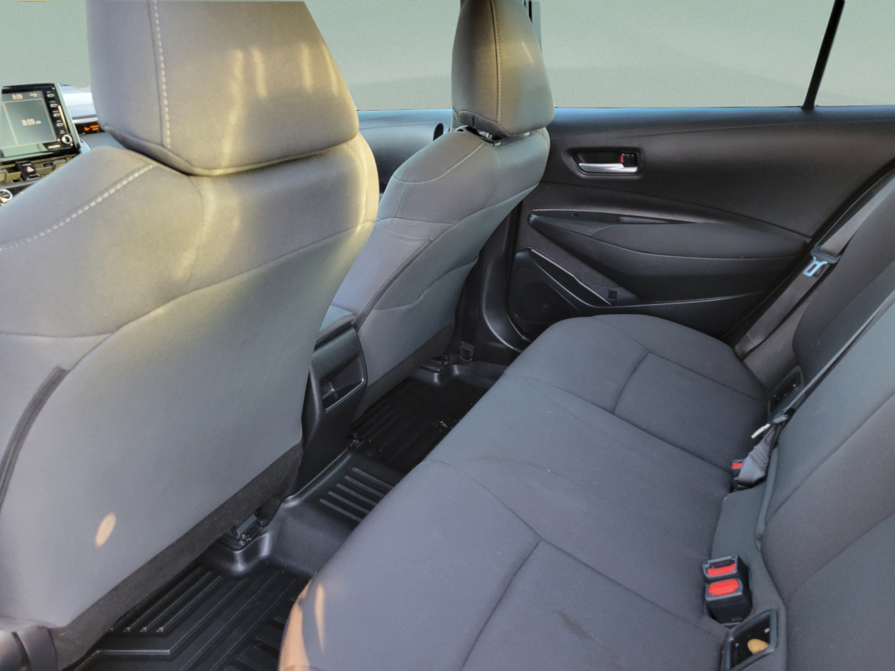 Used 2021 Toyota Corolla LE FWD image 5