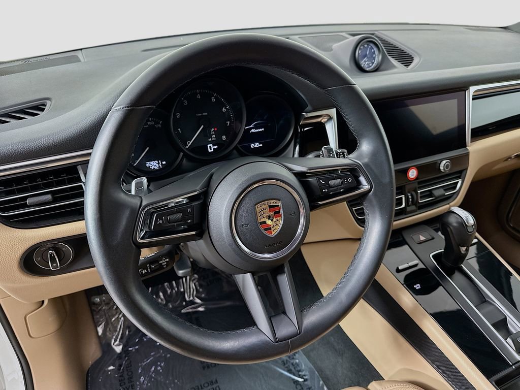 Certified 2023 Porsche Macan AWD/4WD image 12