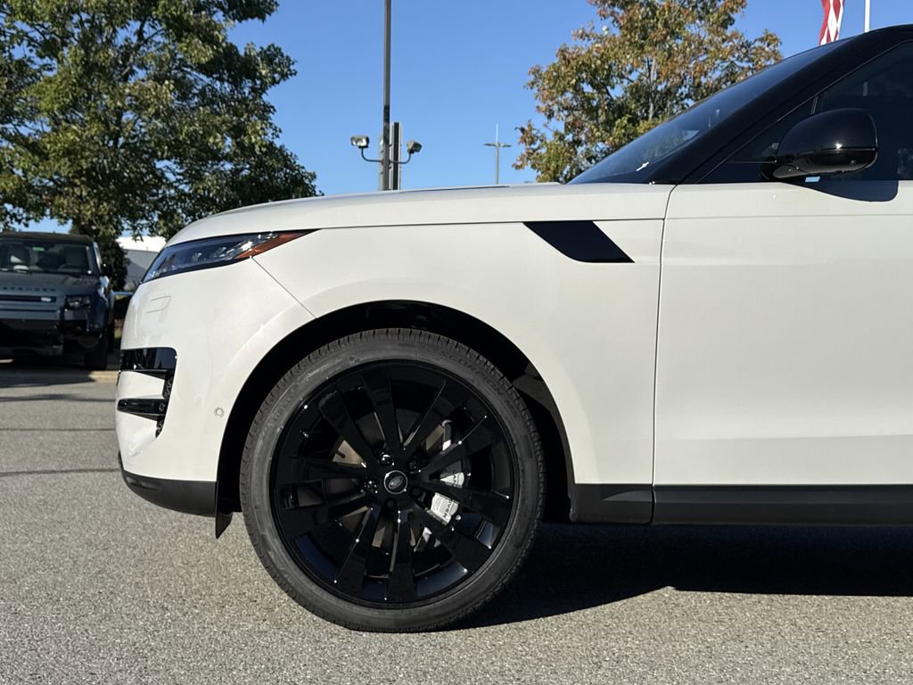 New 2025 Land Rover Range Rover Sport SE image 9