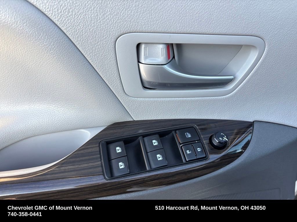 Used 2017 Toyota Sienna L image 18