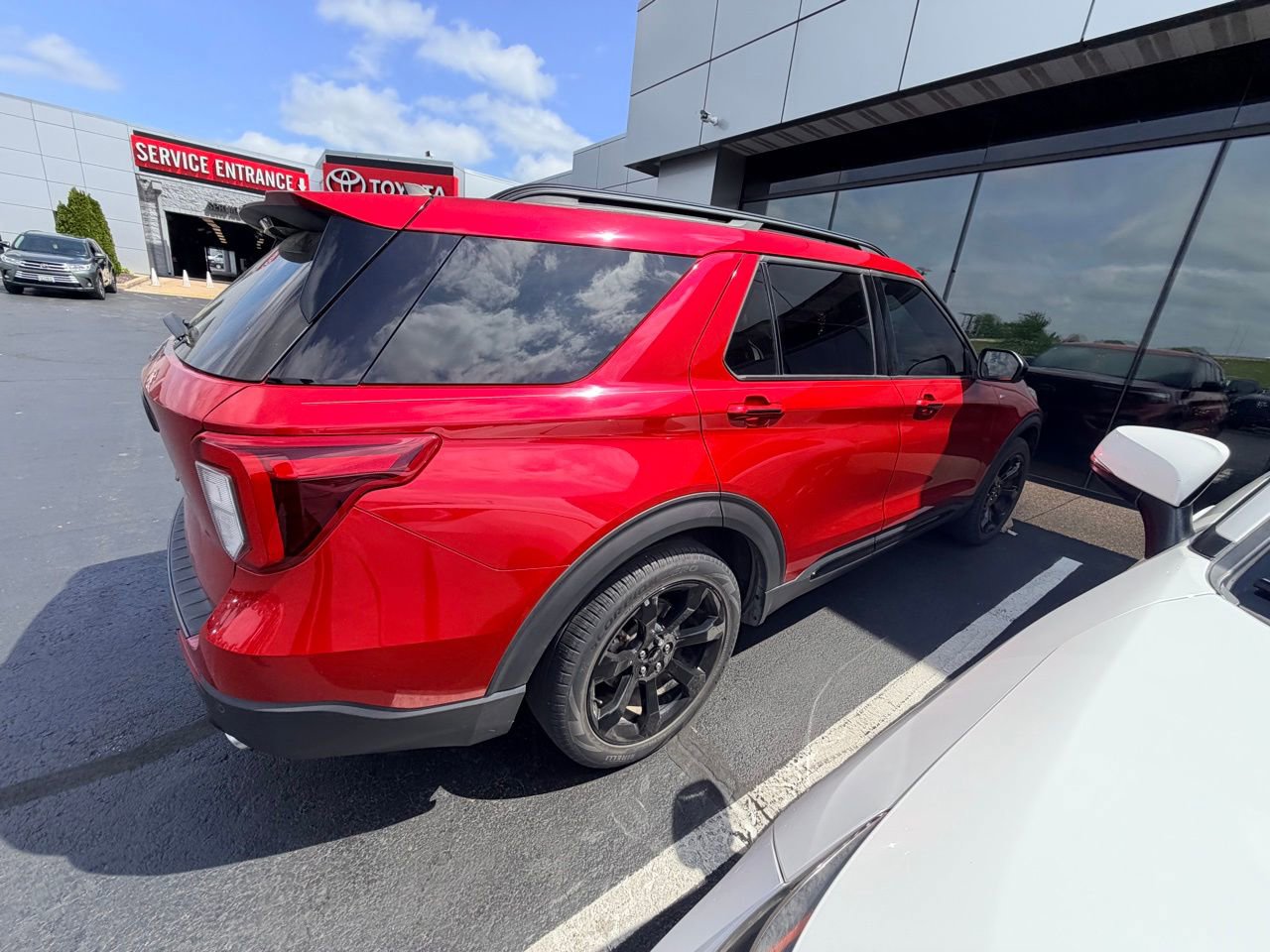 Used 2022 Ford Explorer ST-Line w/ Class IV Trailer Tow Package RWD image 8