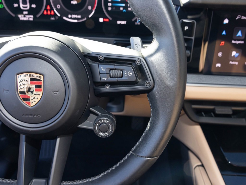 Used 2024 Porsche Cayenne Coupe image 29