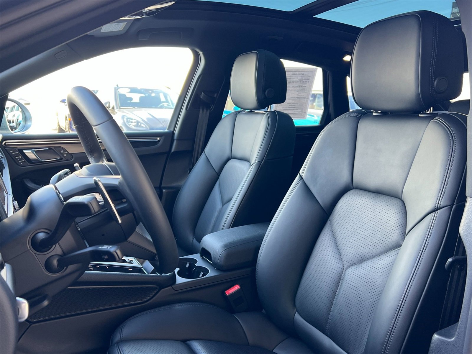 Used 2025 Porsche Macan image 5