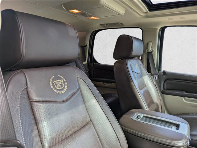Used 2014 Cadillac Escalade Platinum AWD/4WD image 23