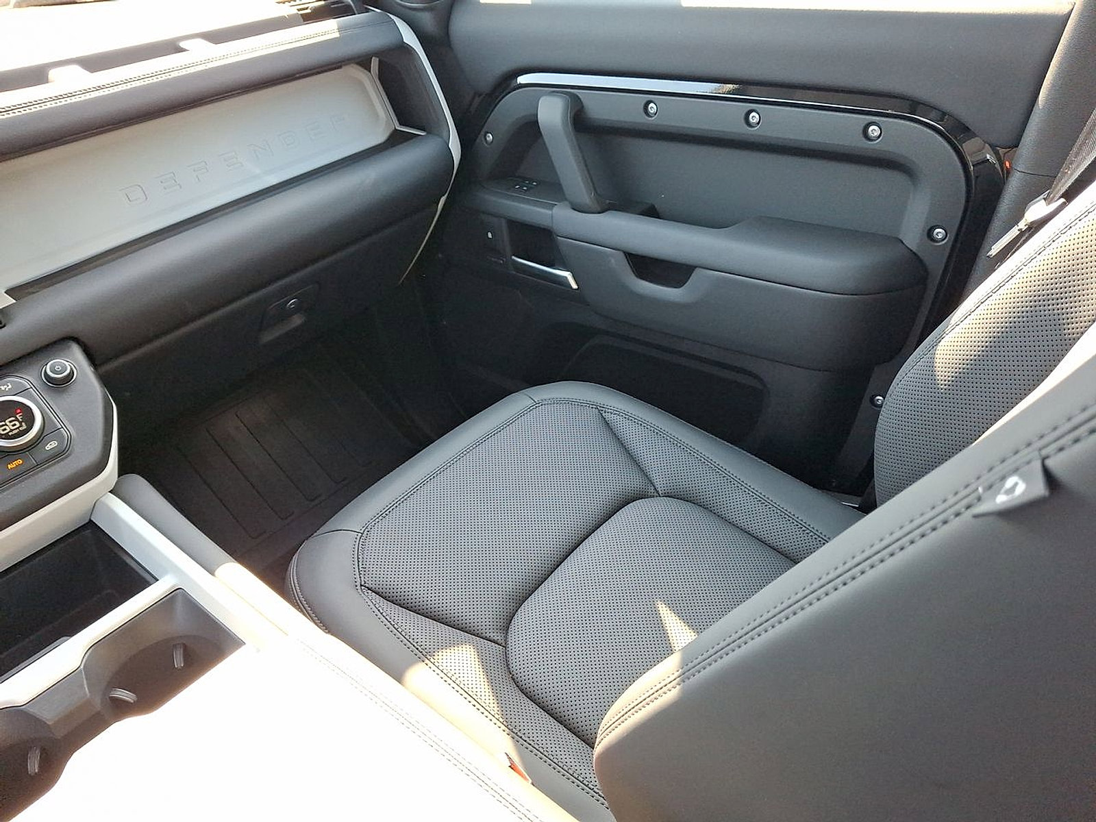 Certified 2025 Land Rover Defender 110 S image 11