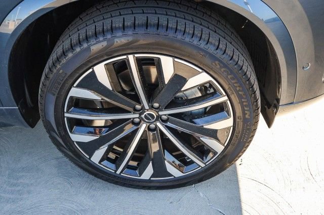Used 2026 Volvo XC90 B6 Plus w/ Protection Package image 9