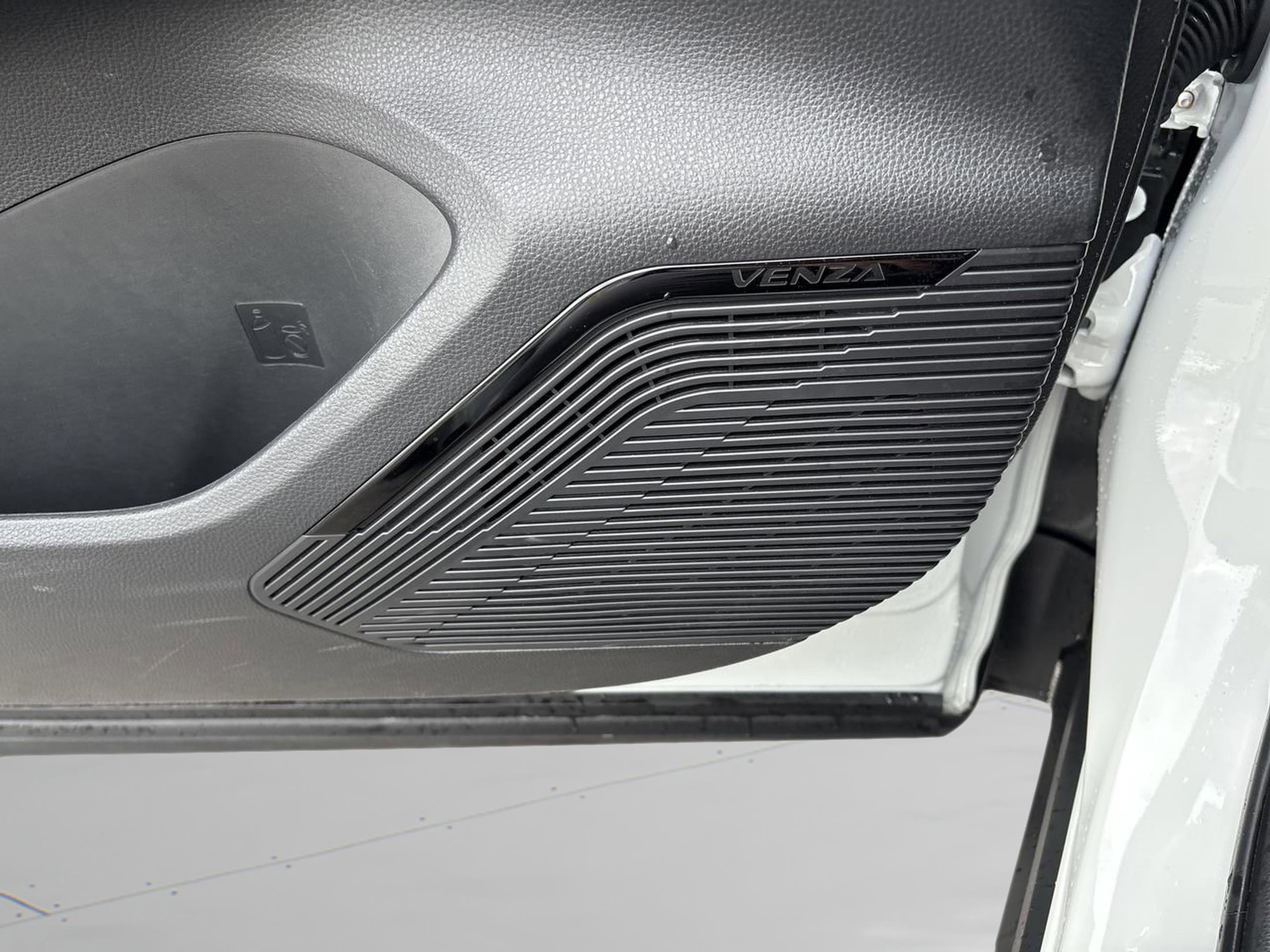 Used 2023 Toyota Venza Limited image 26