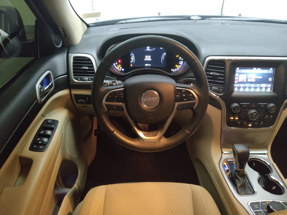 Used 2019 Jeep Grand Cherokee Laredo AWD/4WD image 22