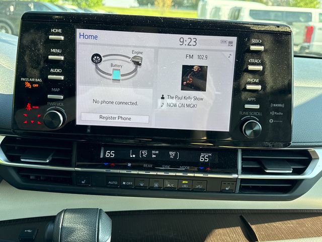 Used 2023 Toyota Sienna XLE AWD/4WD image 29