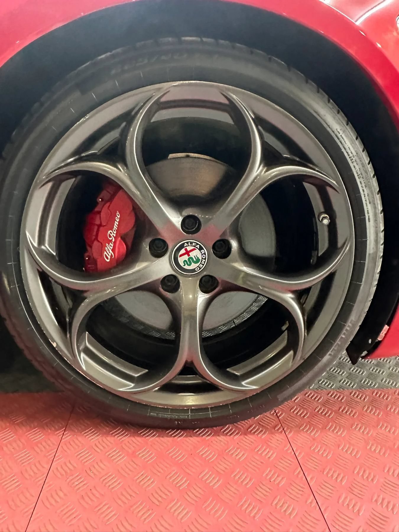 Used 2018 Alfa Romeo Giulia Ti Sport w/ Quick Order Package 22U Sport RWD image 45