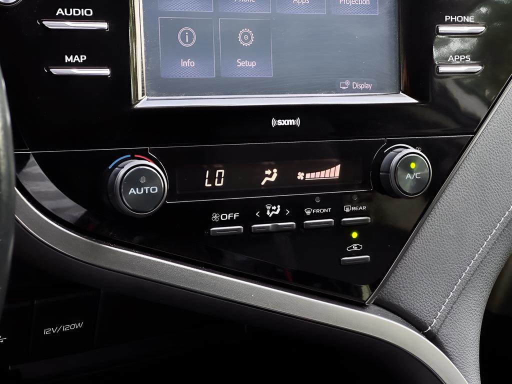 Used 2020 Toyota Camry SE image 12