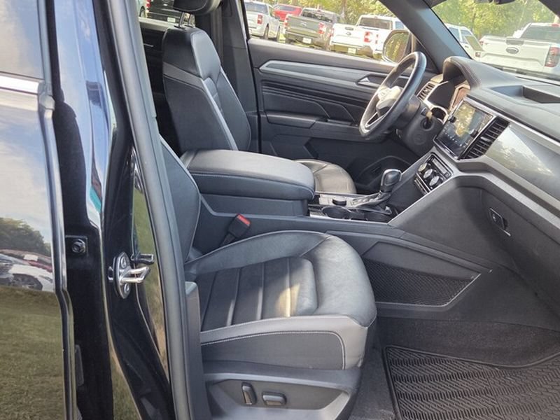 Used 2020 Volkswagen Atlas Cross Sport SEL Premium AWD/4WD image 16