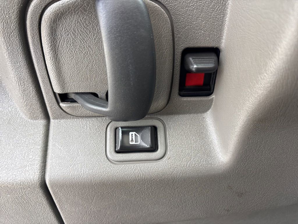 Used 2016 GMC Savana 3500 Extended image 18